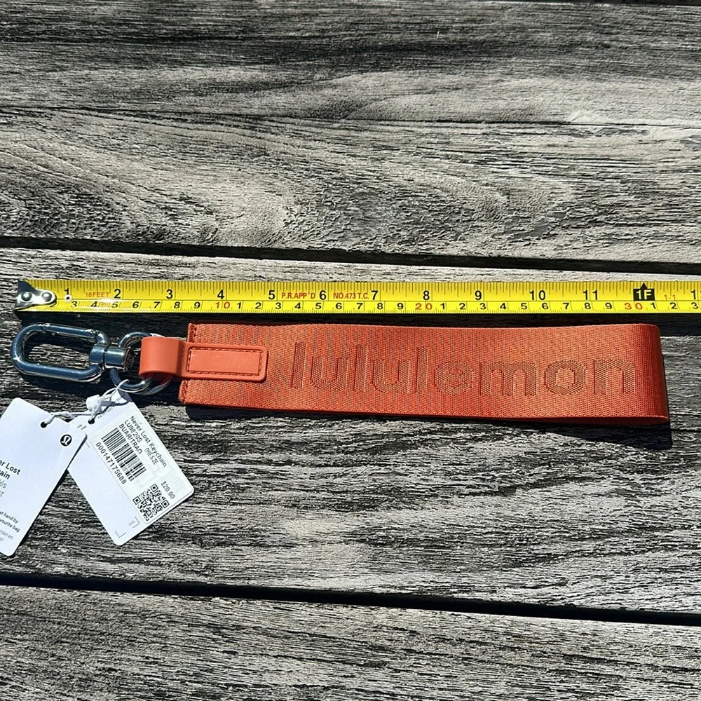 Lululemon Never Lost Keychain Burnt Apricot/Terra Orange NWT RARE 🧡 🍊🧡 - Picture 5 of 7